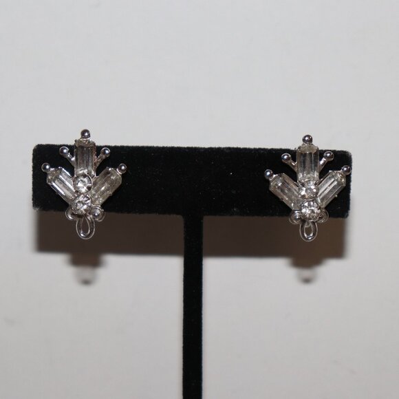 Beautiful vintage silver and rhinestone sparkling screw-back earrings 7/8" - Picture 1 of 5